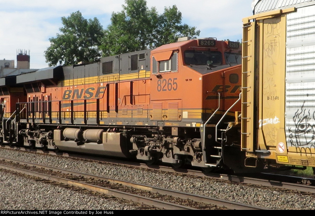 BNSF 8265